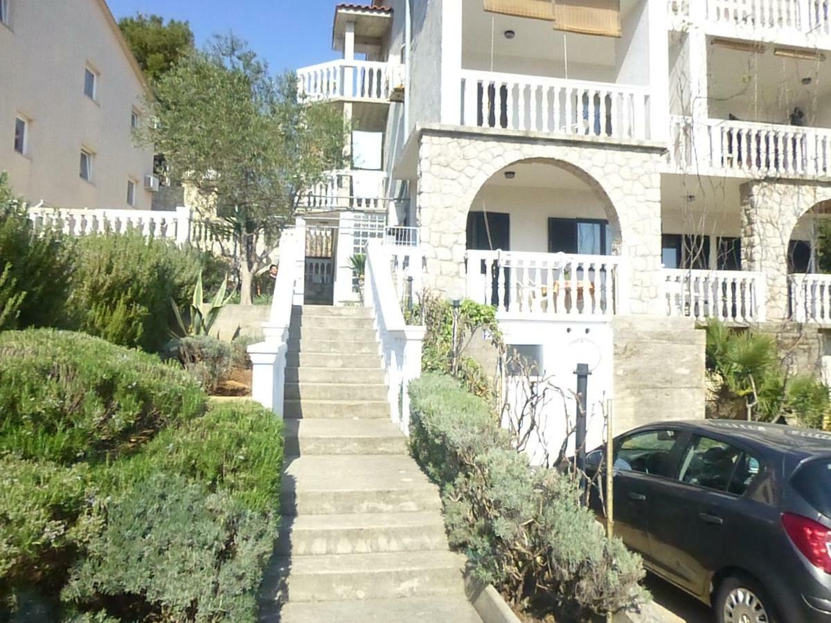 Apartments Vila Lavanda Omišalj Exterior foto